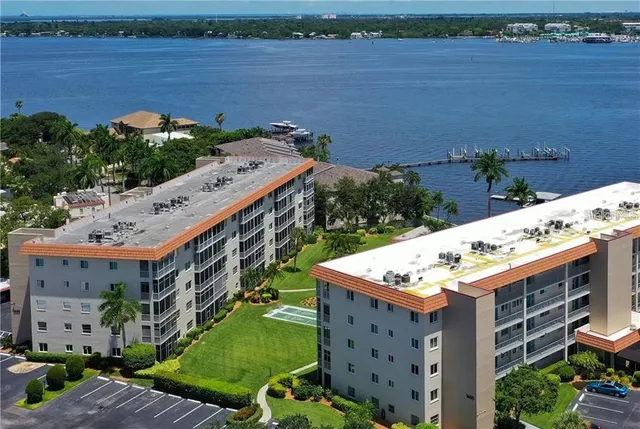 $2,400 | 1650 1st Avenue West, Unit 507B, Bradenton, FL 34205