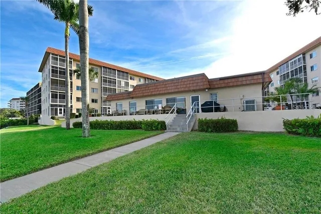 $2,400 | 1650 1st Avenue West, Unit 507B, Bradenton, FL 34205