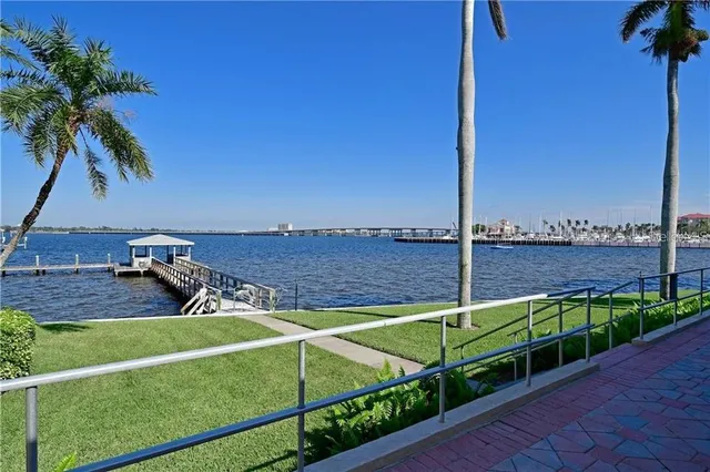 $2,400 | 1650 1st Avenue West, Unit 507B, Bradenton, FL 34205