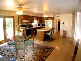 7 Stacy Drive Cream Ridge, NJ 08514 - Photo 3 of 6