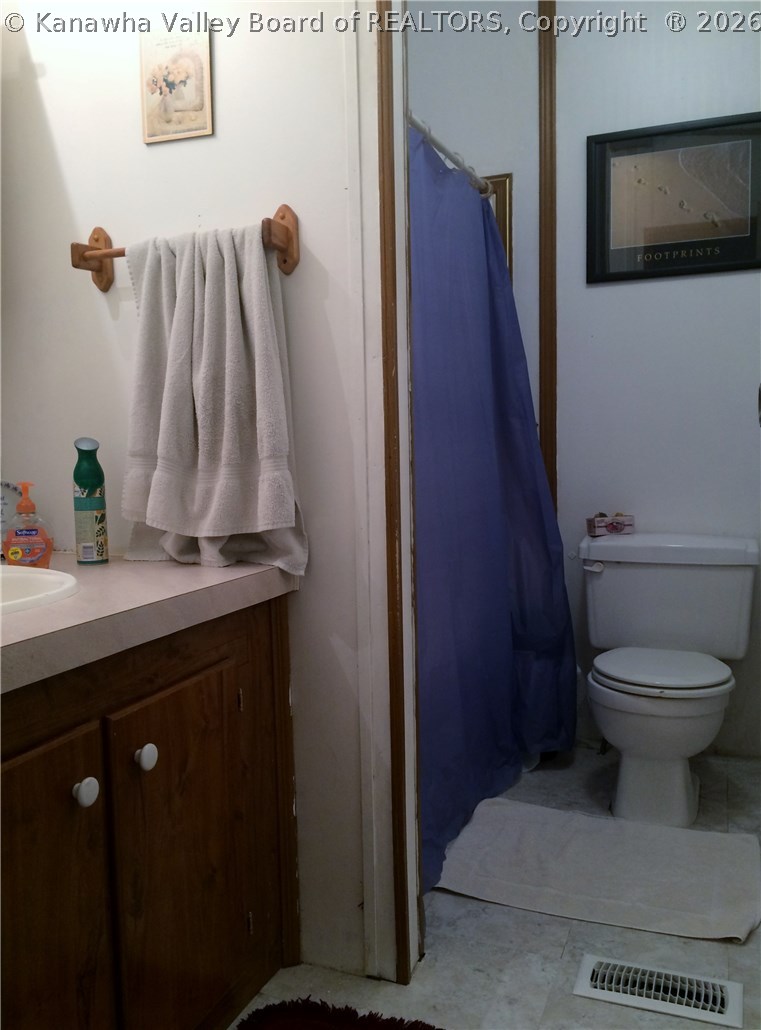 3551 Charleston Road Poca, WV 25159 - Photo 11 of 14 Main bath