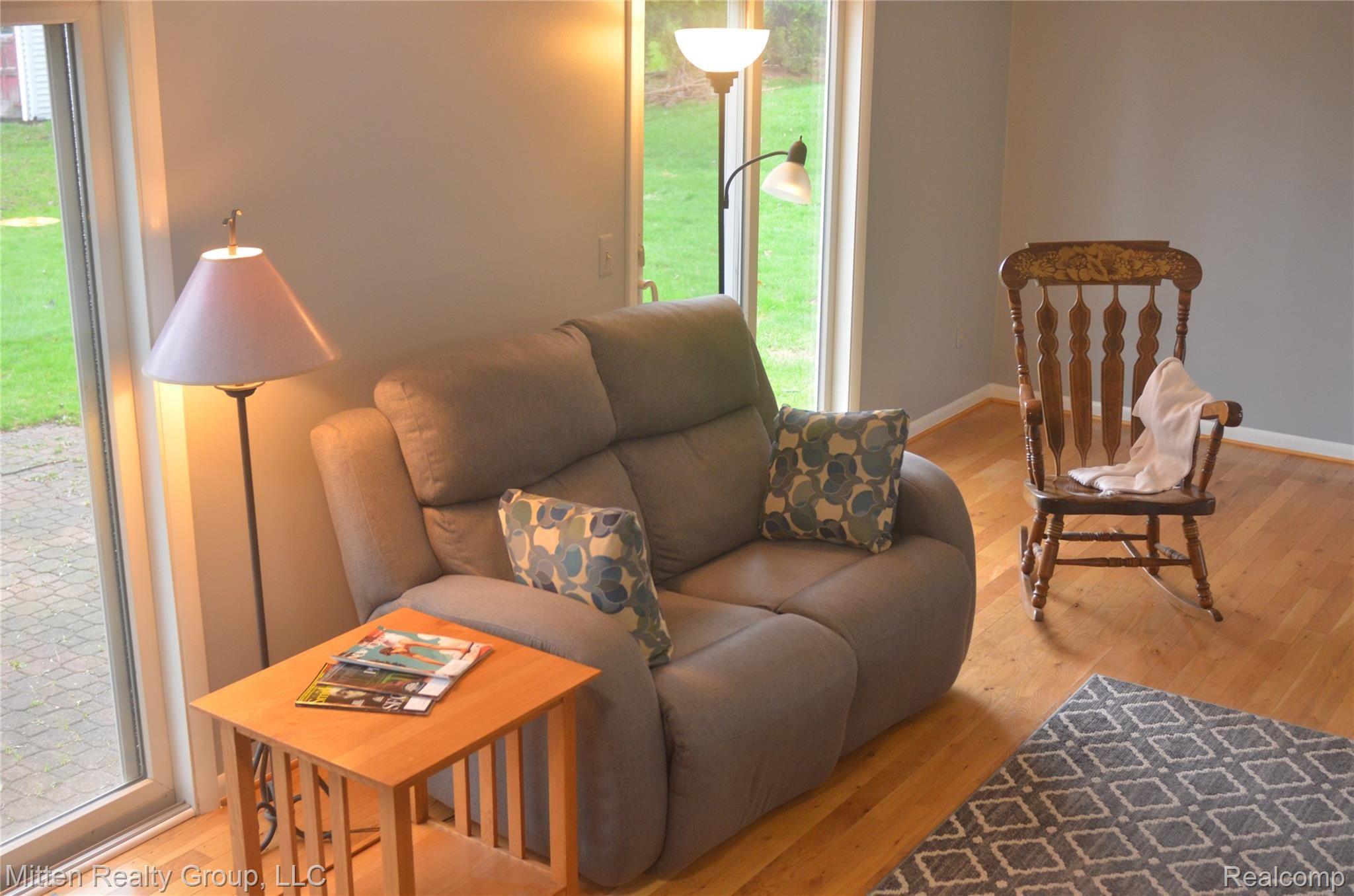 932 Hadley Road Rochester, MI 48307 - Photo 5 of 25 5.JPG