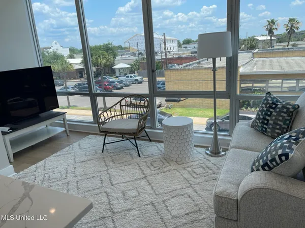 $1,800 | 3207 Magnolia Street, Unit 406, Pascagoula, MS 39567
