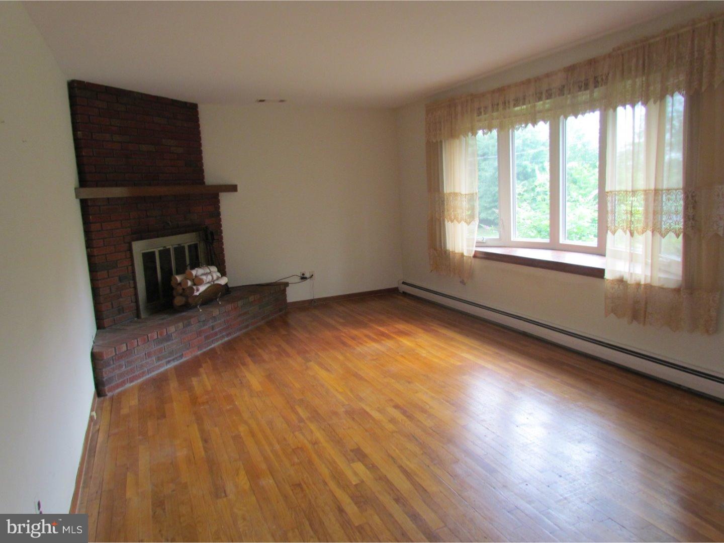 154 Cider Mill Road Flemington, NJ 08822 - Photo 2 of 15 Living Room
