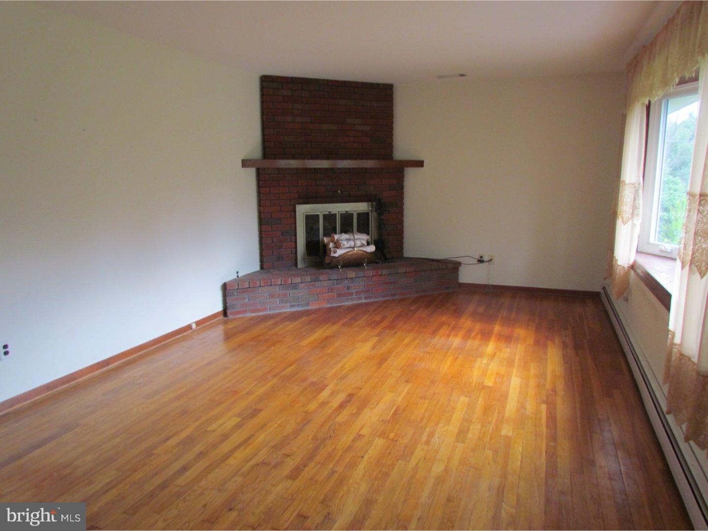 154 Cider Mill Road Flemington, NJ 08822 - Photo 3 of 15 Living Room