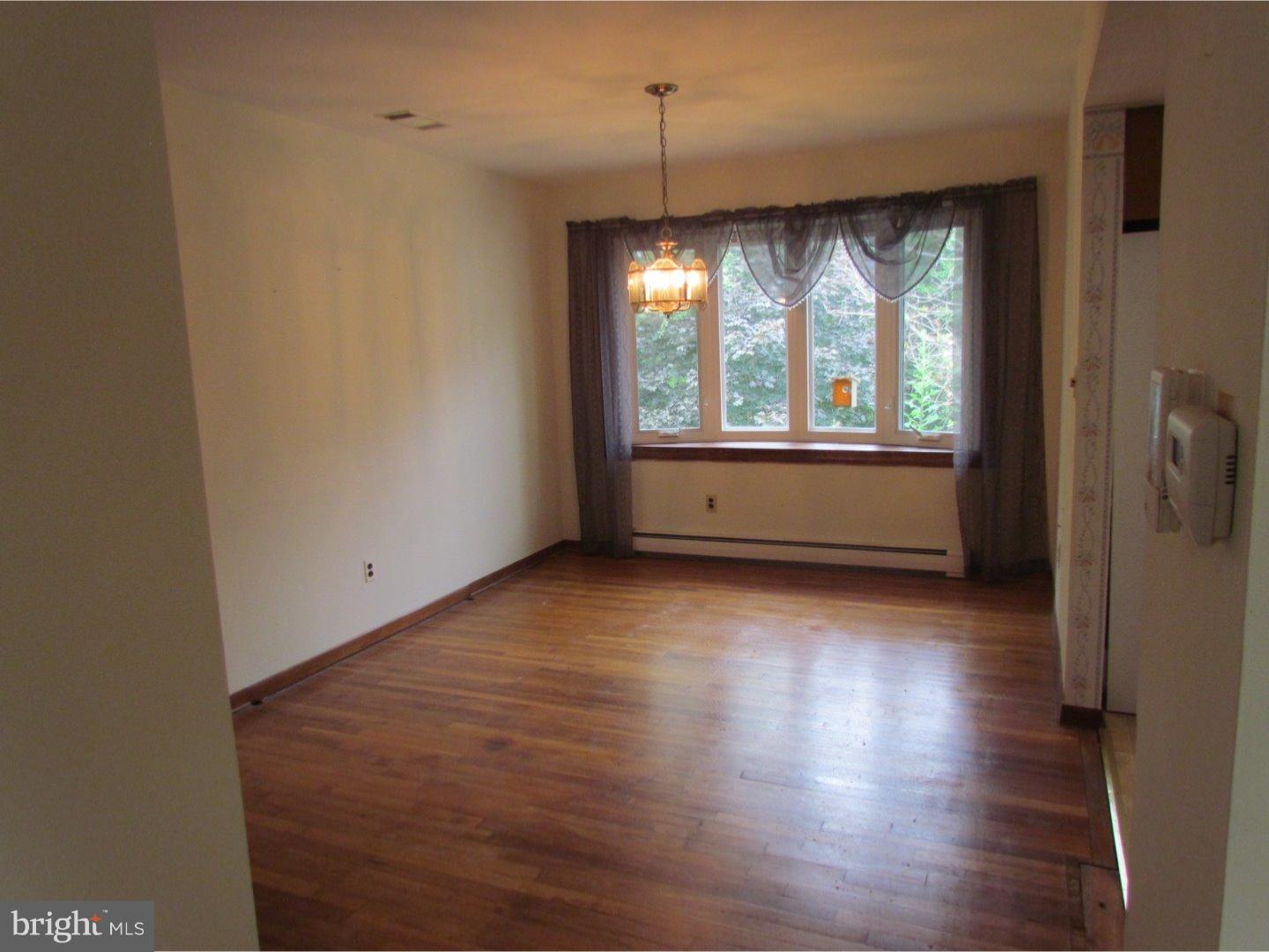 154 Cider Mill Road Flemington, NJ 08822 - Photo 5 of 15 Dining Room