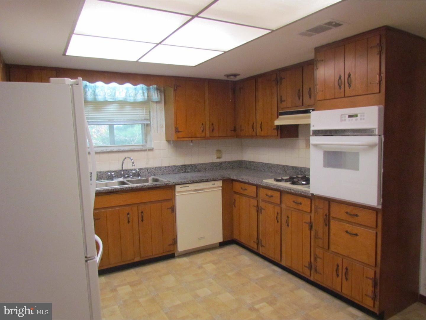 154 Cider Mill Road Flemington, NJ 08822 - Photo 6 of 15 Kitchen