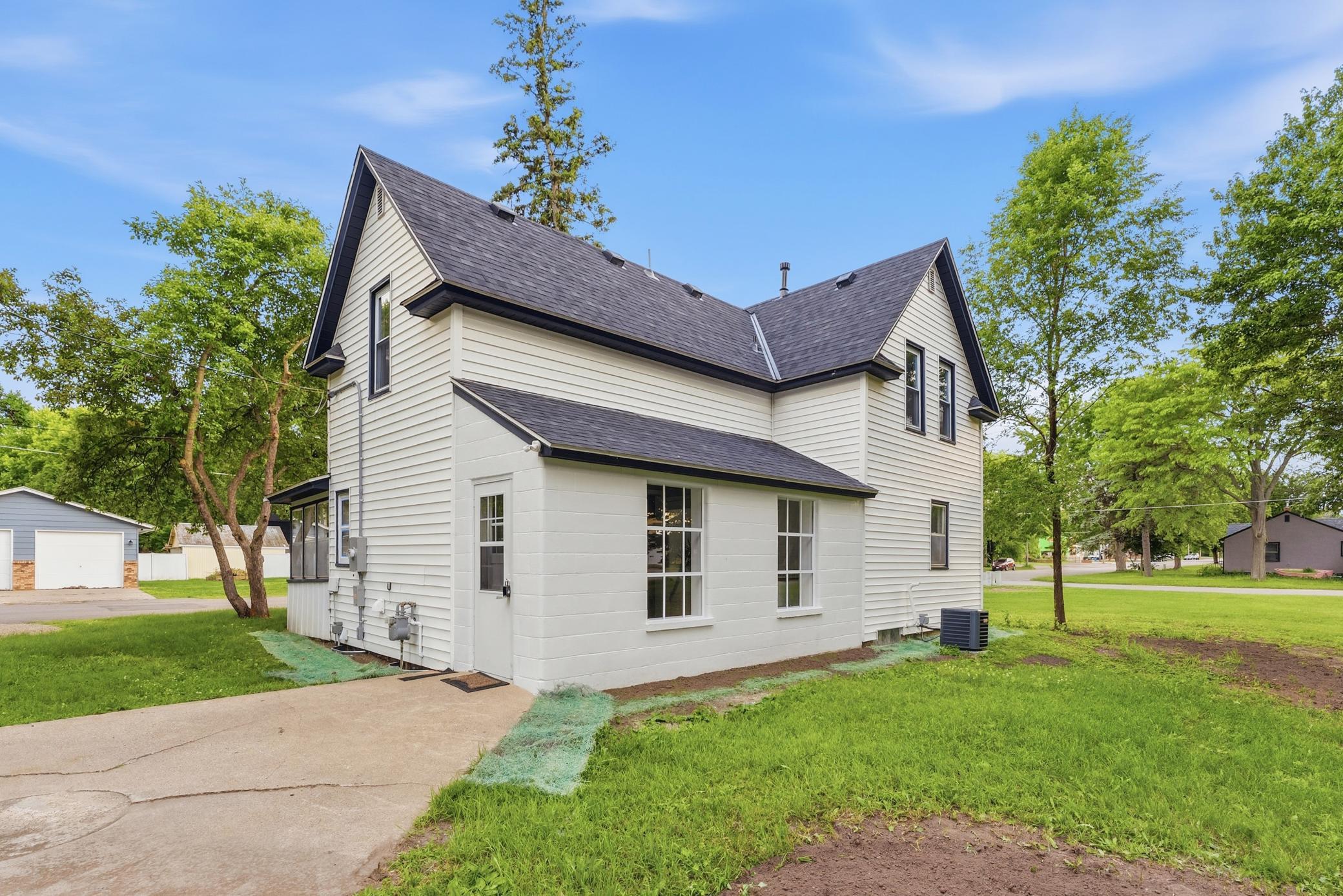 306 South 3rd Street Princeton, MN 55371 - Photo 29 of 35