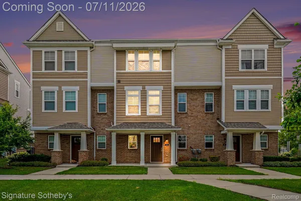 $385,000 | 2500 Normandy Road, Unit 40, Royal Oak, MI 48073