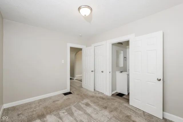 $1,000 | 951 North Kealing Avenue, Indianapolis, IN 46201