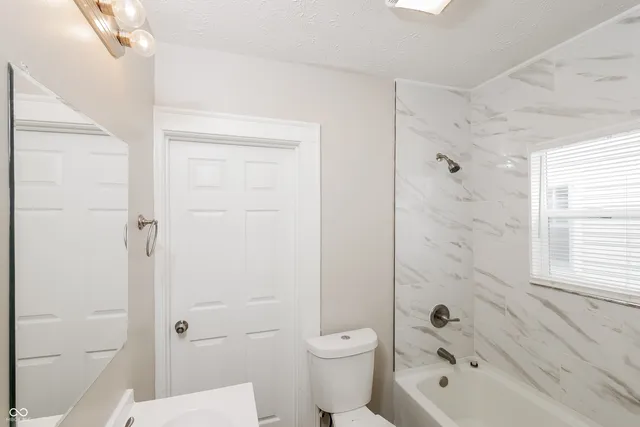 $1,000 | 951 North Kealing Avenue, Indianapolis, IN 46201