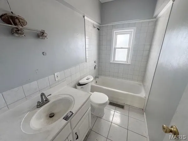 $189,900 | 6434 Christopher Drive, St. Louis, MO 63129