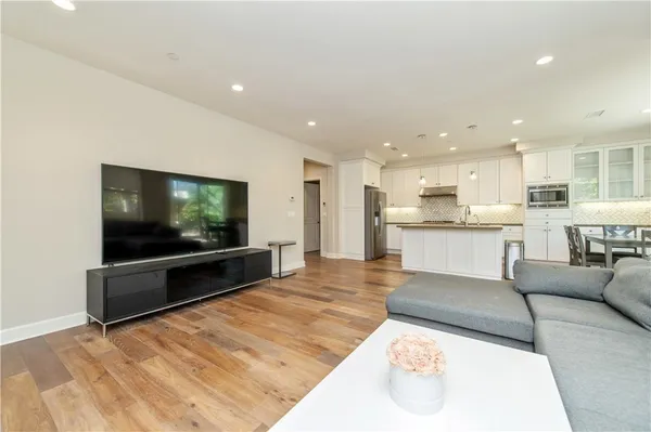 $4,650 | 135 Okra, Irvine, CA 92618