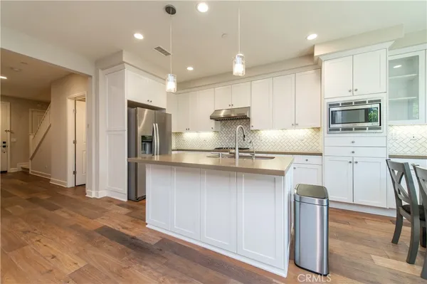 $4,650 | 135 Okra, Irvine, CA 92618