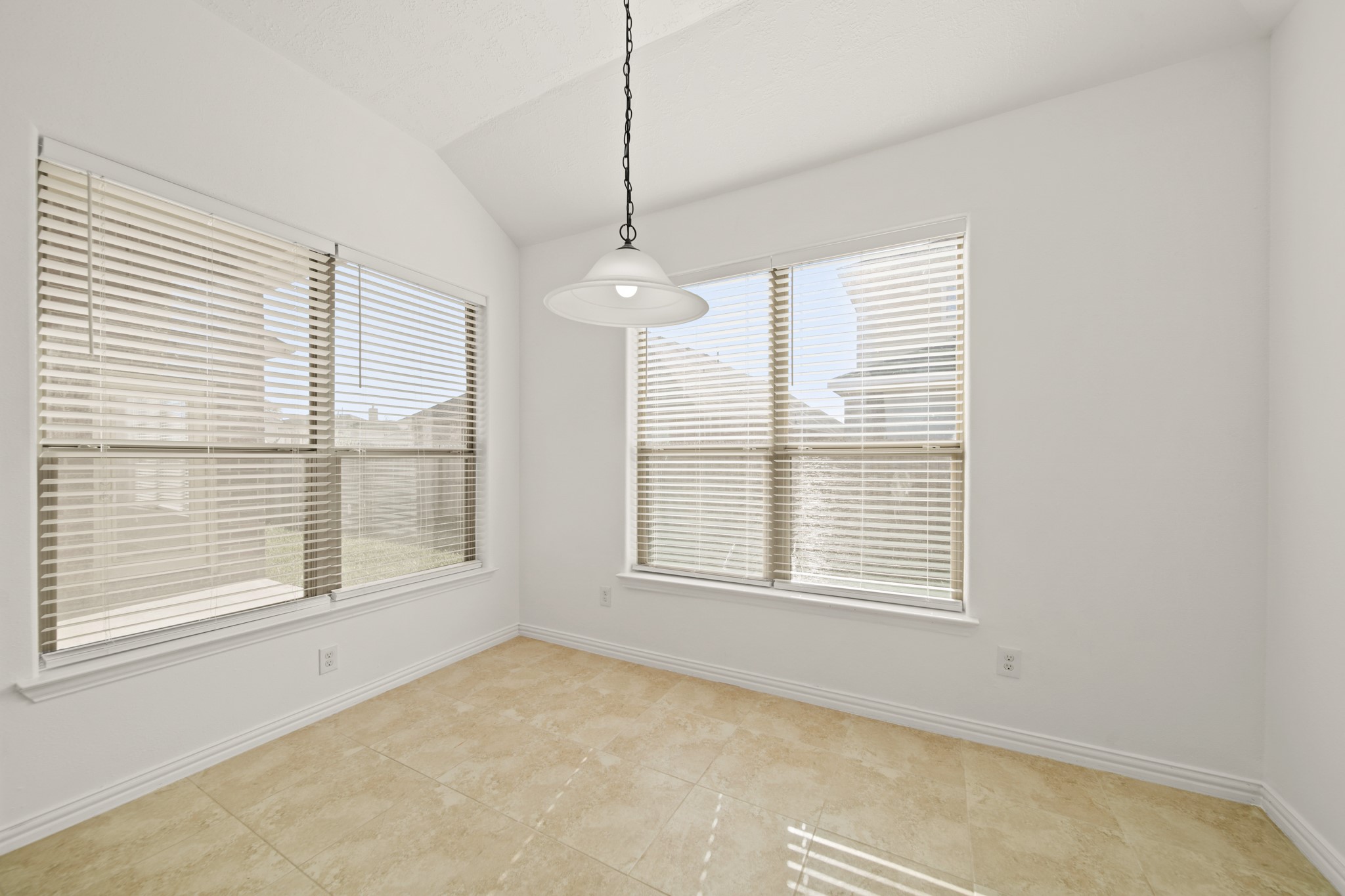 3405 Volterra Circle Friendswood, TX 77546 - Photo 13 of 29