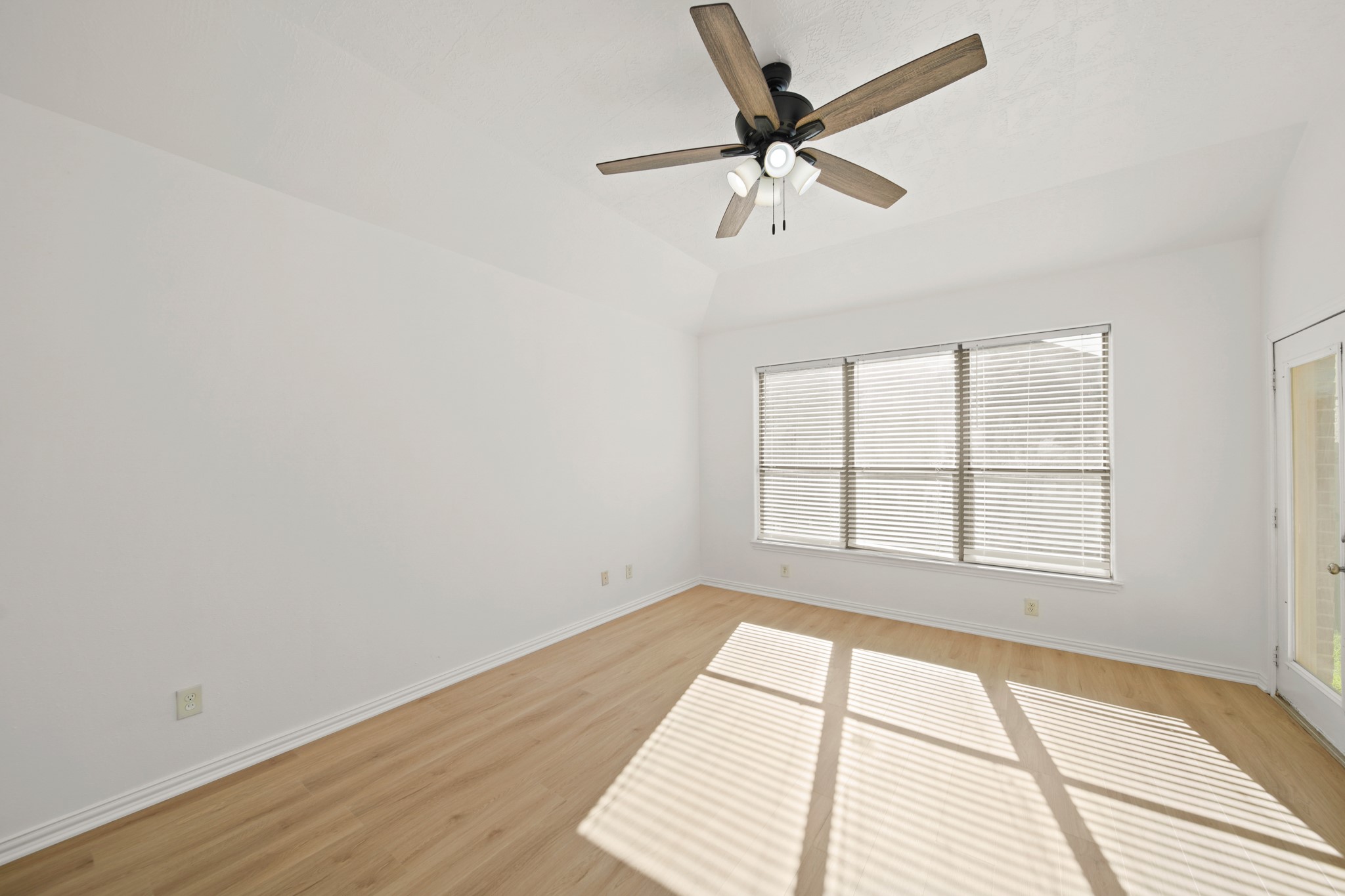 3405 Volterra Circle Friendswood, TX 77546 - Photo 17 of 29