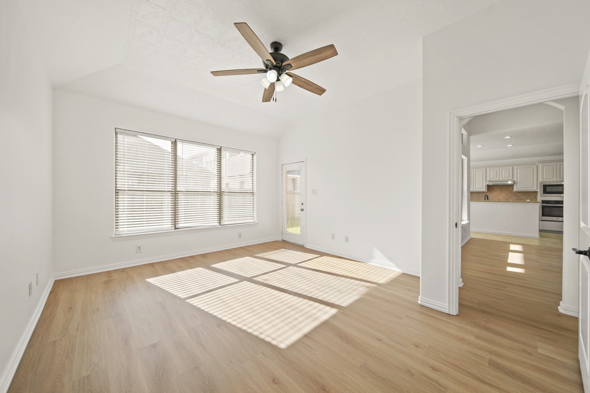 3405 Volterra Circle Friendswood, TX 77546 - Photo 18 of 29