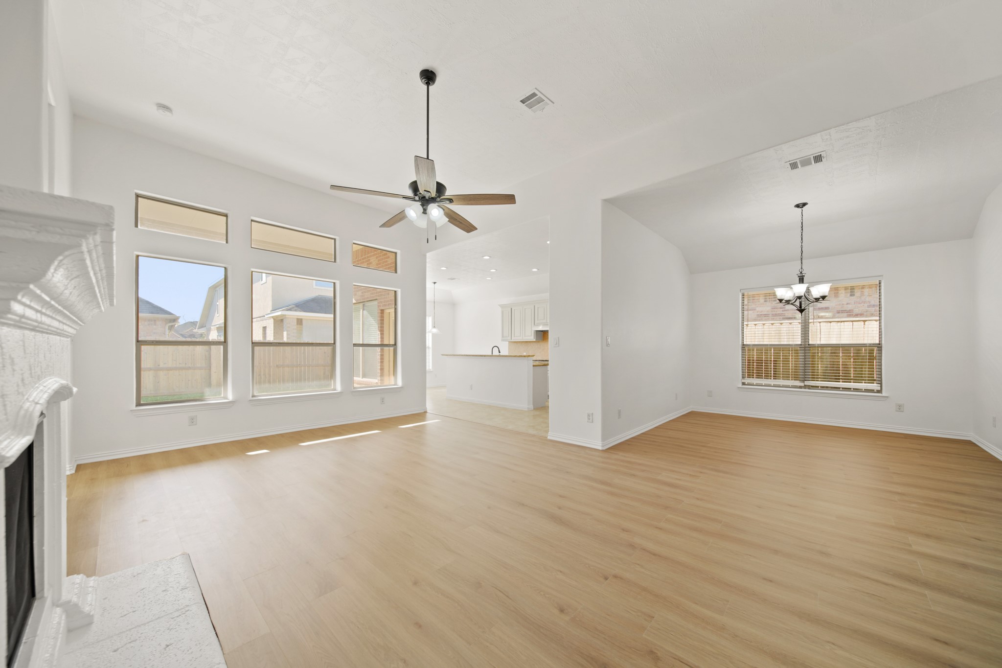 3405 Volterra Circle Friendswood, TX 77546 - Photo 5 of 29