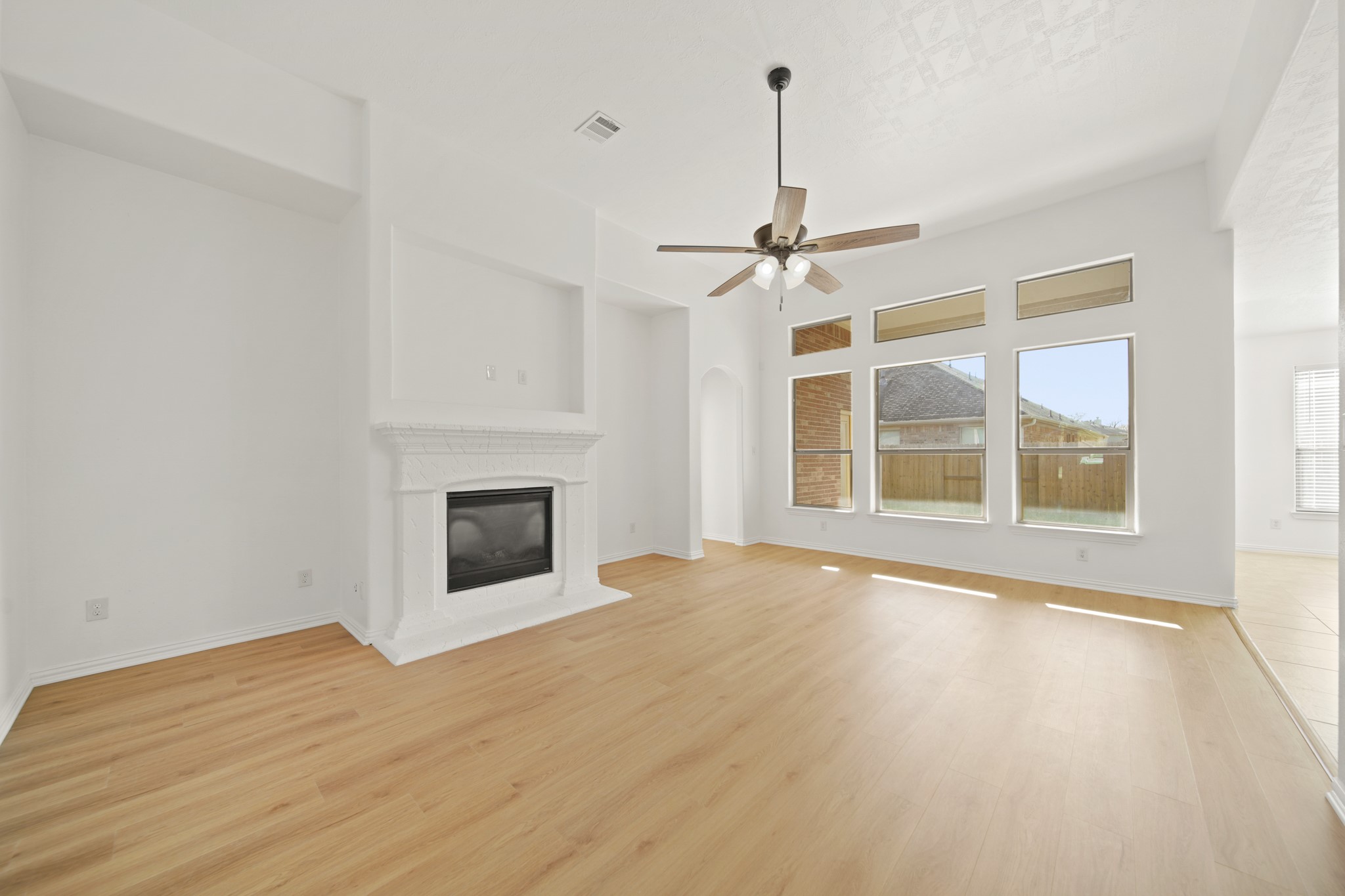 3405 Volterra Circle Friendswood, TX 77546 - Photo 6 of 29