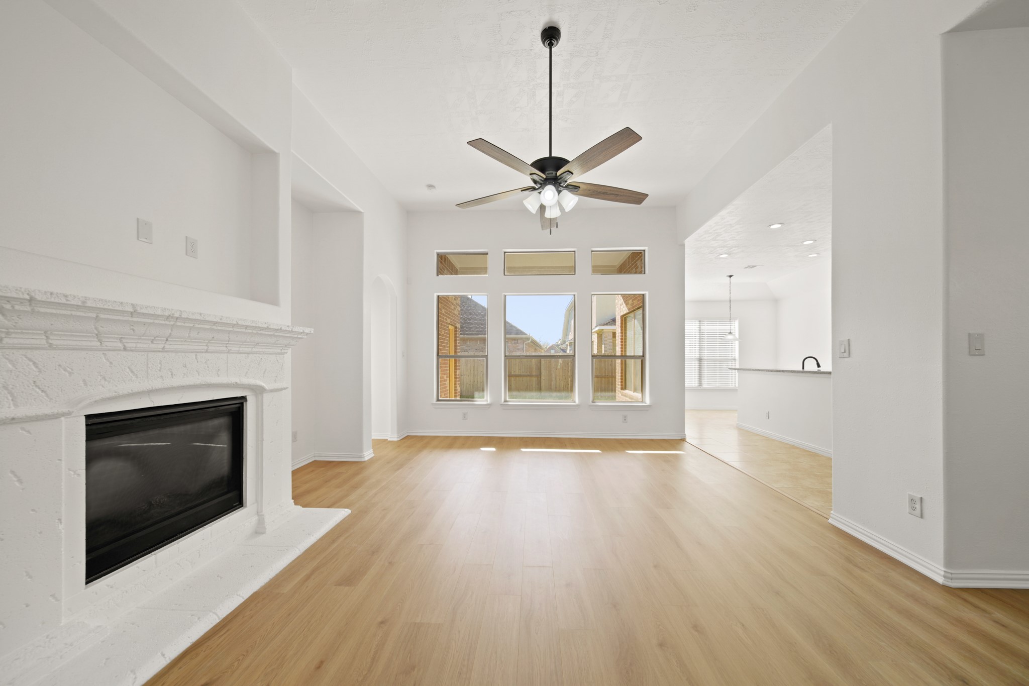 3405 Volterra Circle Friendswood, TX 77546 - Photo 7 of 29