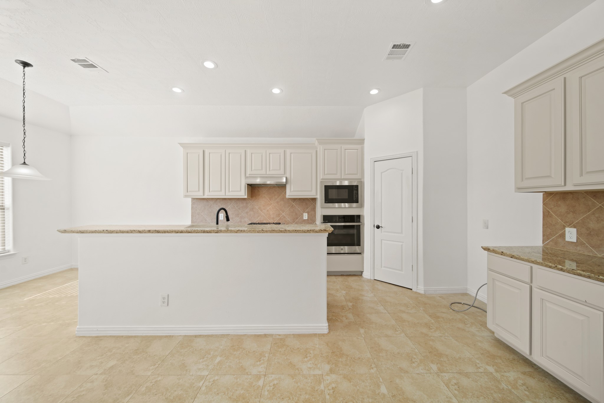 3405 Volterra Circle Friendswood, TX 77546 - Photo 9 of 29