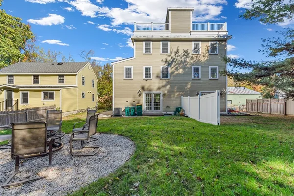 a view of a house with backyard