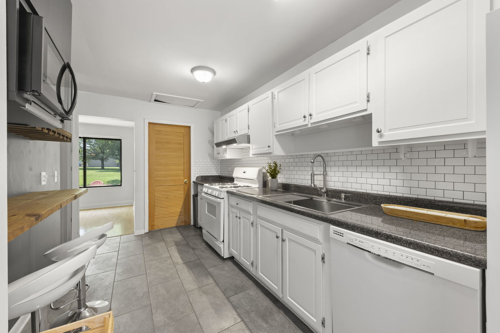 698 Circle Drive Roselle, IL 60172 - Photo 12 of 31 a kitchen with granite countertop a sink stainless steel appliances and cabinets