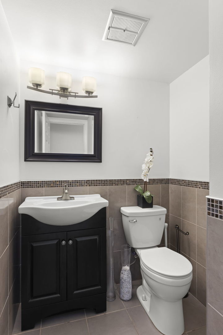 698 Circle Drive Roselle, IL 60172 - Photo 14 of 31 a bathroom with a toilet sink and mirror