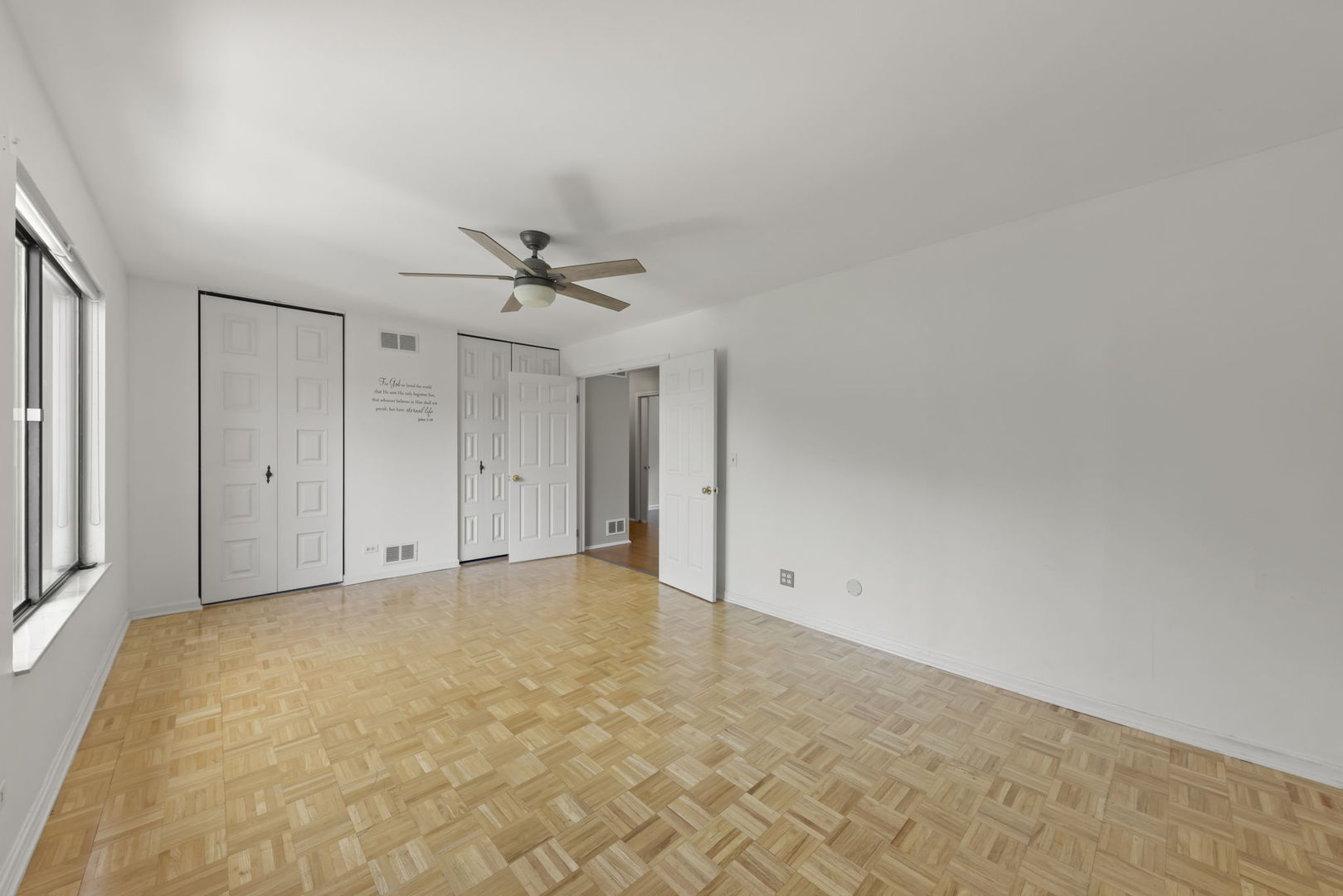 698 Circle Drive Roselle, IL 60172 - Photo 19 of 31 a view of an empty room