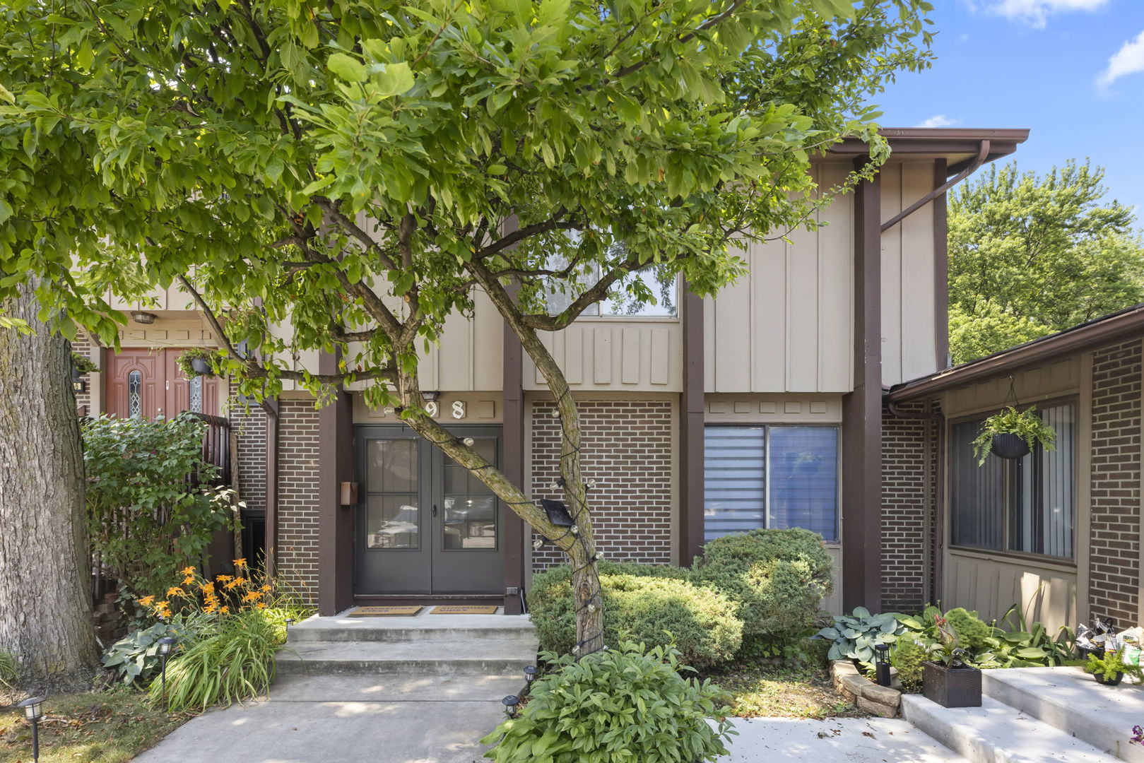 698 Circle Drive Roselle, IL 60172 - Photo 2 of 31 a front view of a house with a garden