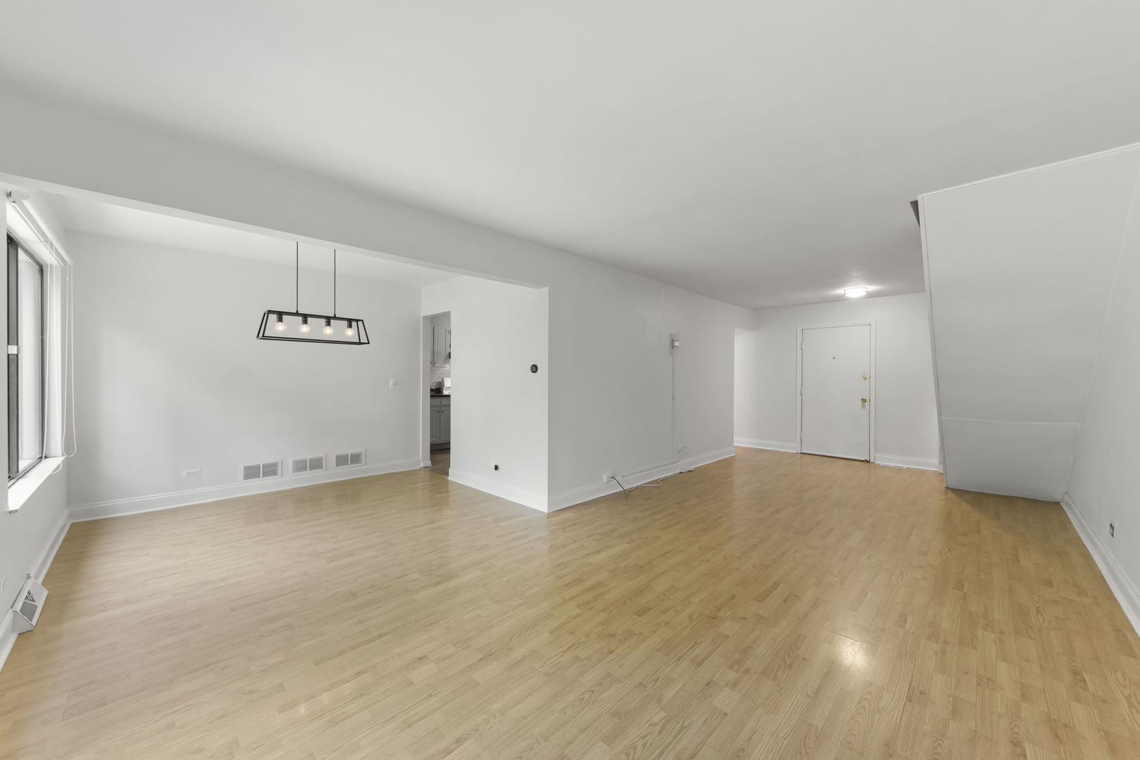 698 Circle Drive Roselle, IL 60172 - Photo 5 of 31 a view of an empty room