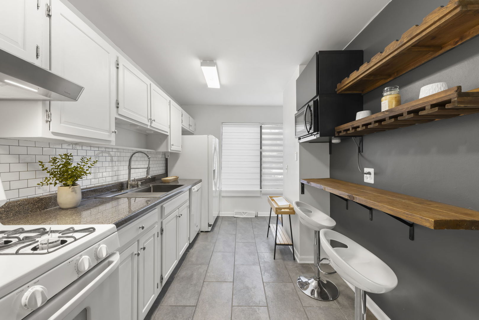 698 Circle Drive Roselle, IL 60172 - Photo 10 of 31 a kitchen with granite countertop a stove and a sink