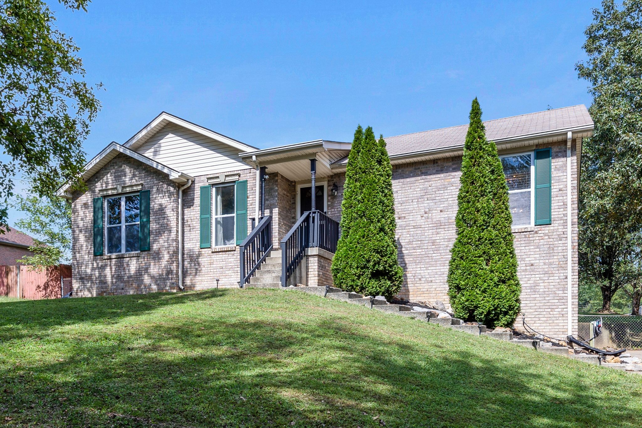 475 Wooten Road Clarksville, TN 37042 - Photo 2 of 29 Gallery Image 2