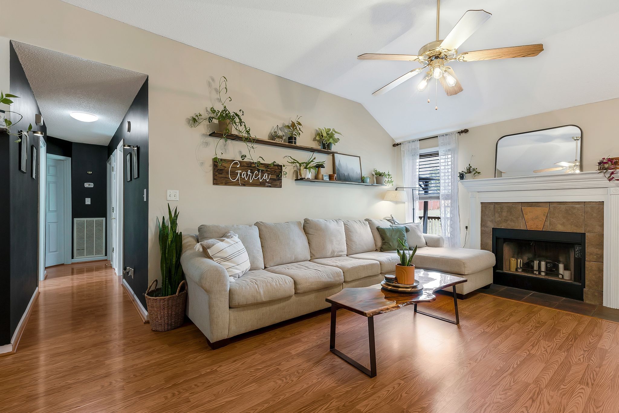 475 Wooten Road Clarksville, TN 37042 - Photo 6 of 29 Large living room with wood burning fireplace.