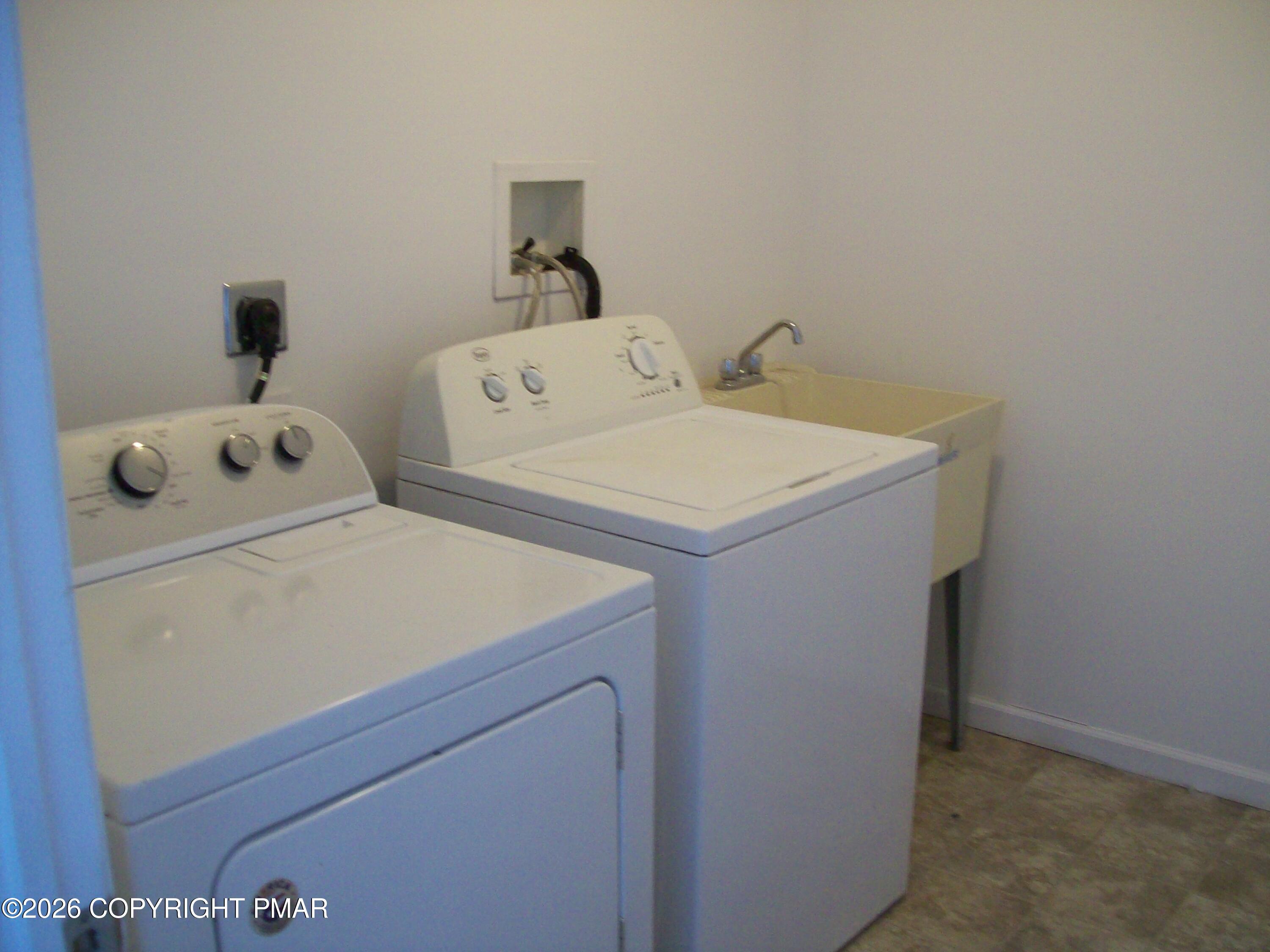 128 Bull Run Long Pond, PA 18334 - Photo 26 of 30 Laundry