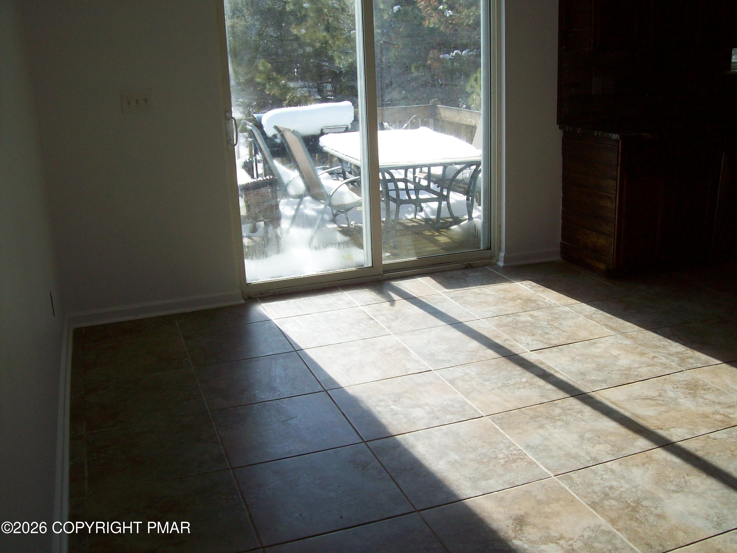 128 Bull Run Long Pond, PA 18334 - Photo 7 of 30 dining area