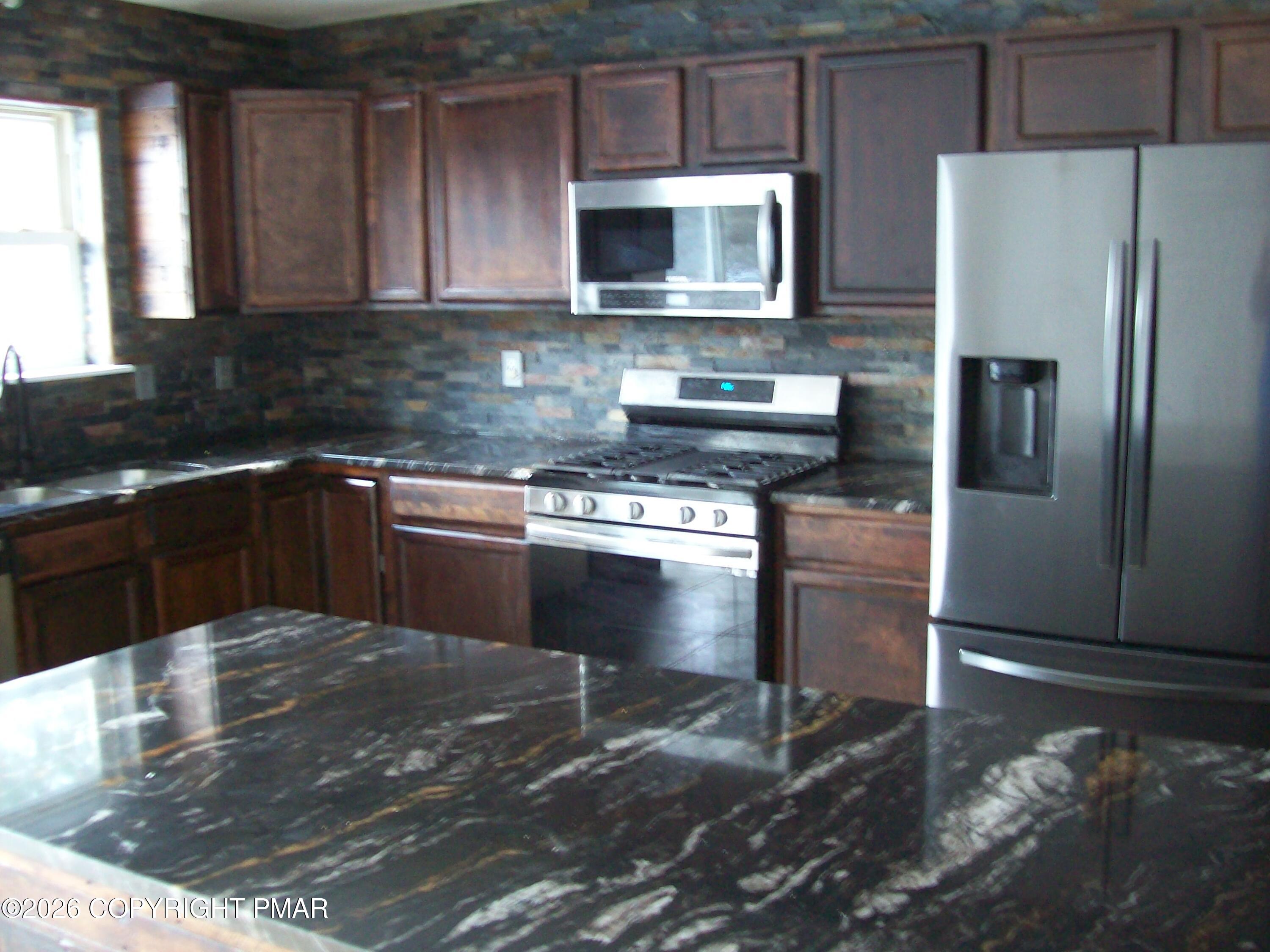 128 Bull Run Long Pond, PA 18334 - Photo 8 of 30 kitchen