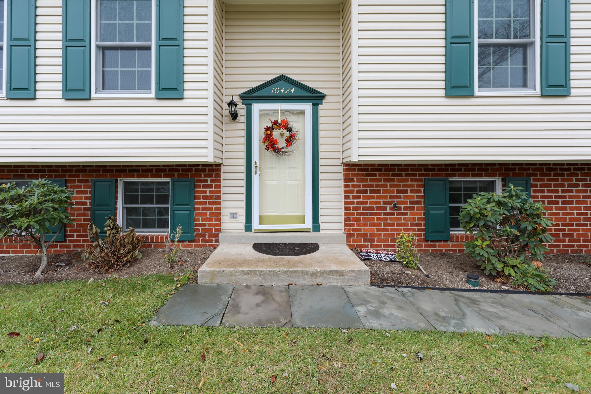 10424 Carlyn Ridge Road Damascus, MD 20872 - Photo 2 of 45 Close up of Covered Front Door