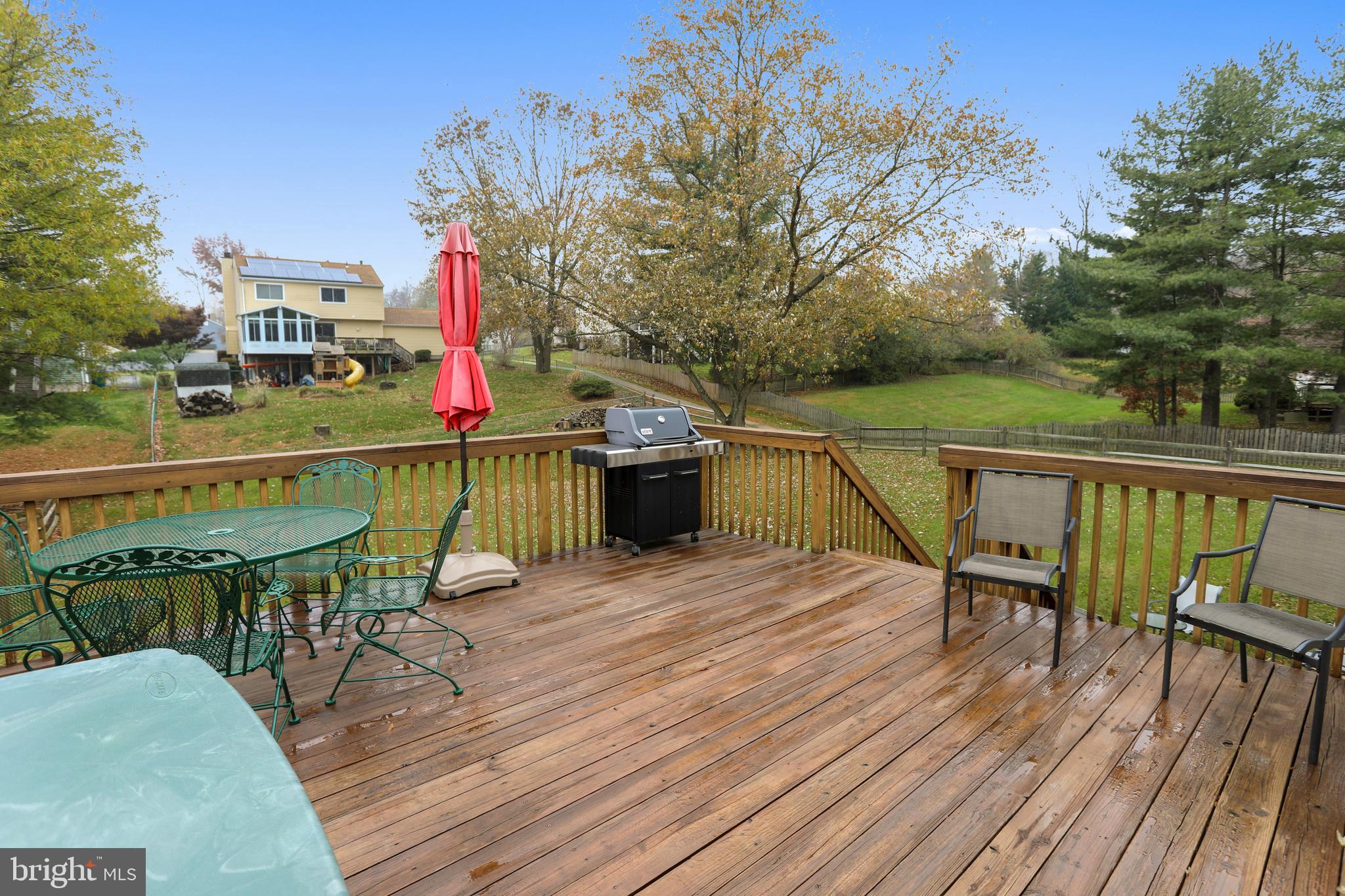10424 Carlyn Ridge Road Damascus, MD 20872 - Photo 27 of 45 Deck, 2nd view with stairs to yard