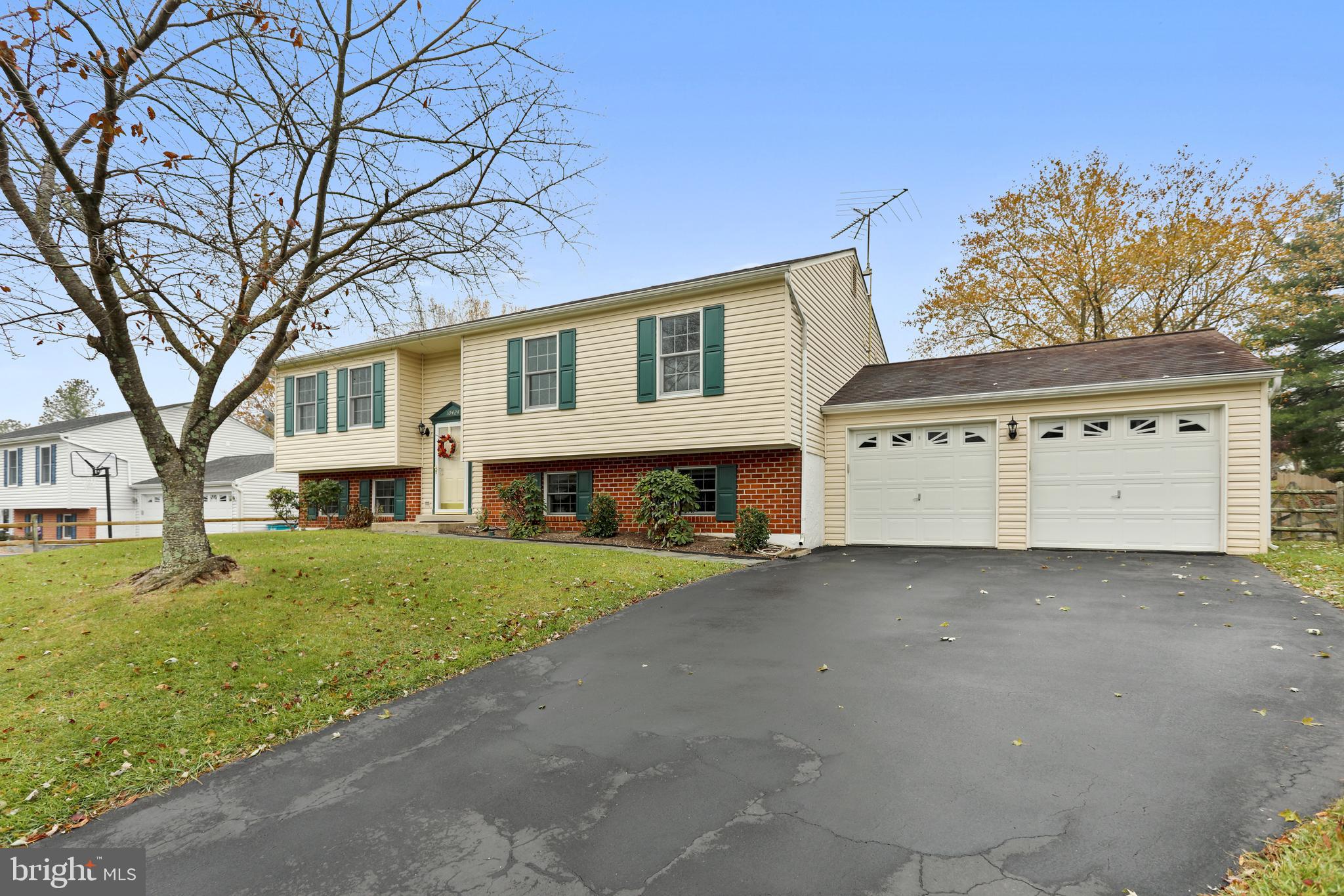 10424 Carlyn Ridge Road Damascus, MD 20872 - Photo 29 of 45 View toward 2 Car Garage with Remote Entry