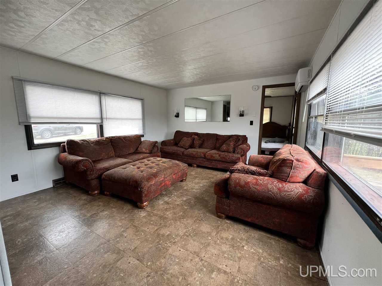 7296 J Escanaba, MI 49829 - Photo 11 of 17 Gallery Image 11