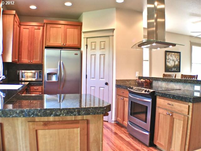 18888 Elder Road Oregon City, OR 97045 - Photo 5 of 16 Kitchen/Family Room