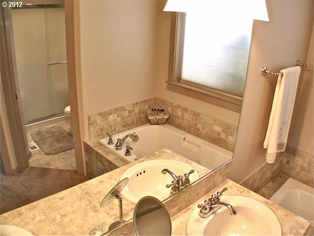18888 Elder Road Oregon City, OR 97045 - Photo 8 of 16 Bathroom, Attached