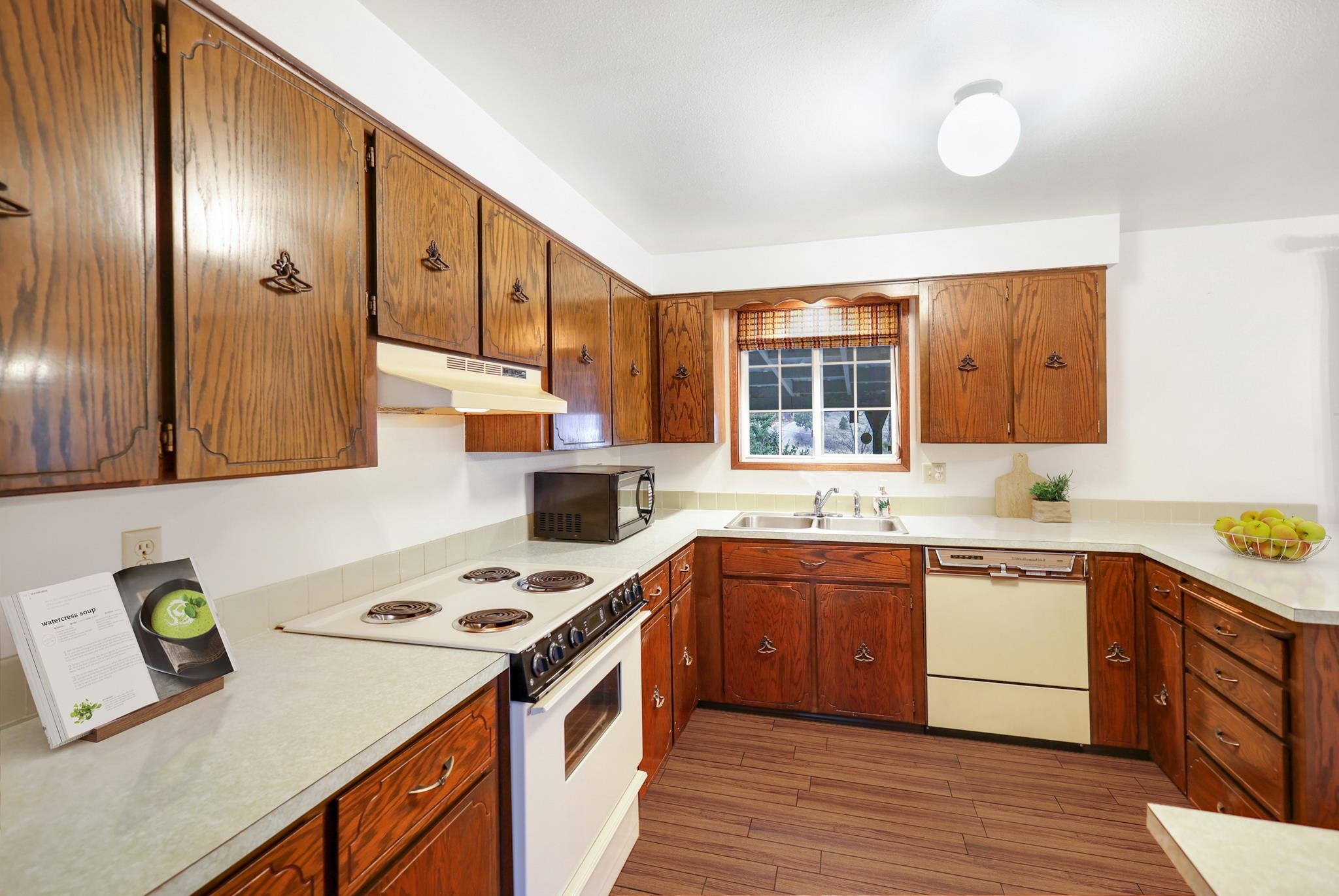 4336 South Locust Road Spokane Valley, WA 99206 - Photo 10 of 44 Gallery Image 10