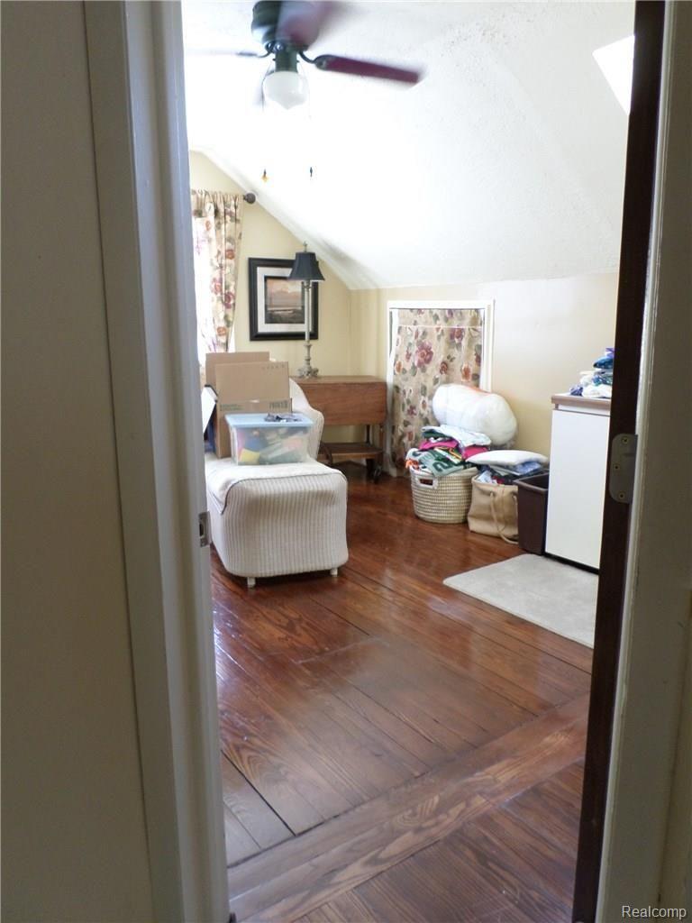 3235 Harvard Road Royal Oak, MI 48073 - Photo 18 of 24 SAM_1924.JPG