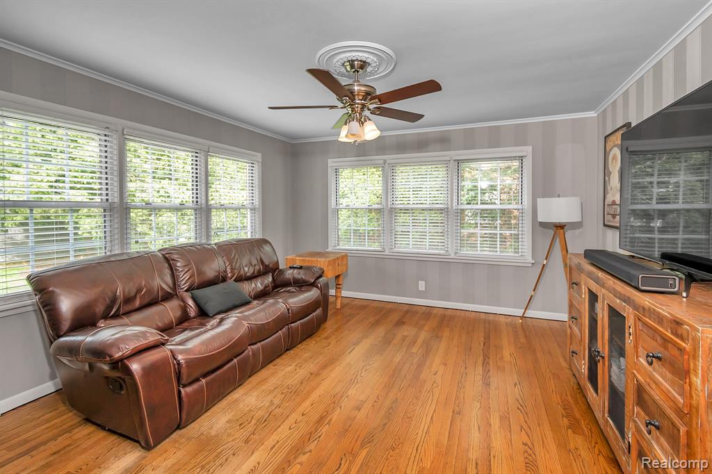 580 Cook Road Grosse Pointe Woods, MI 48236 - Photo 17 of 48
