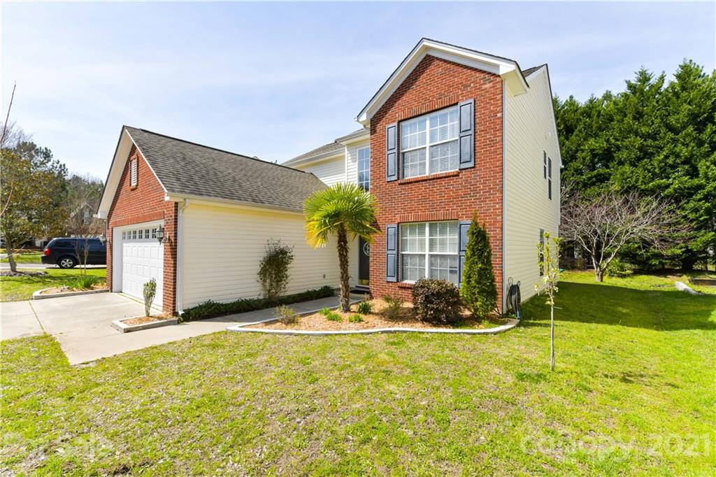 520 Red Oak Court Tega Cay, SC 29708 - Photo 2 of 28 Gallery Image 2