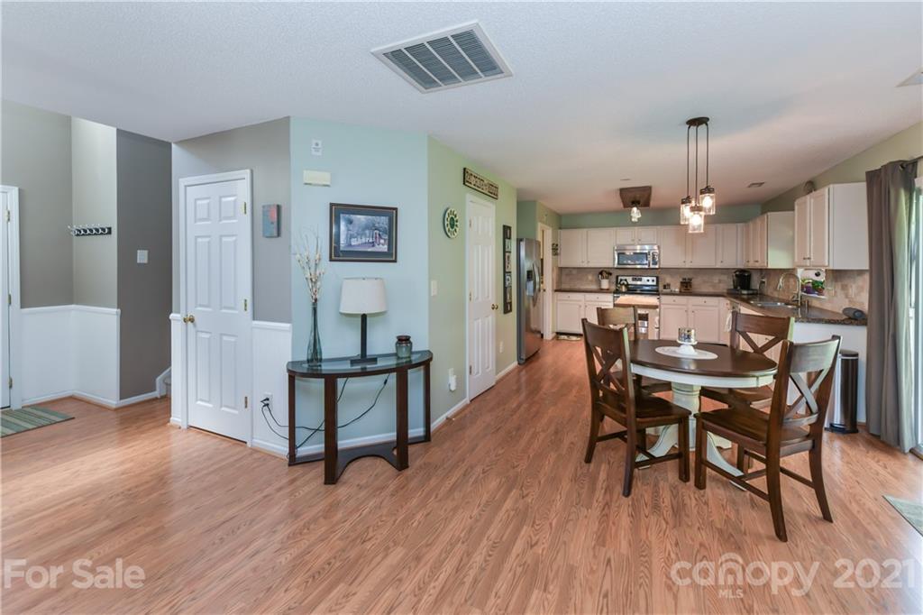 520 Red Oak Court Tega Cay, SC 29708 - Photo 11 of 28 Gallery Image 11