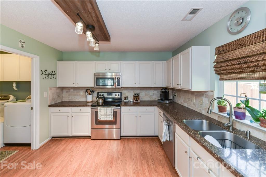 520 Red Oak Court Tega Cay, SC 29708 - Photo 16 of 28 Gallery Image 16
