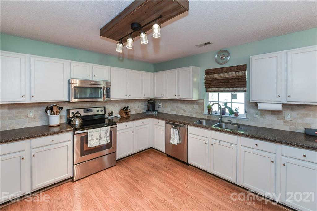 520 Red Oak Court Tega Cay, SC 29708 - Photo 19 of 28 Gallery Image 19